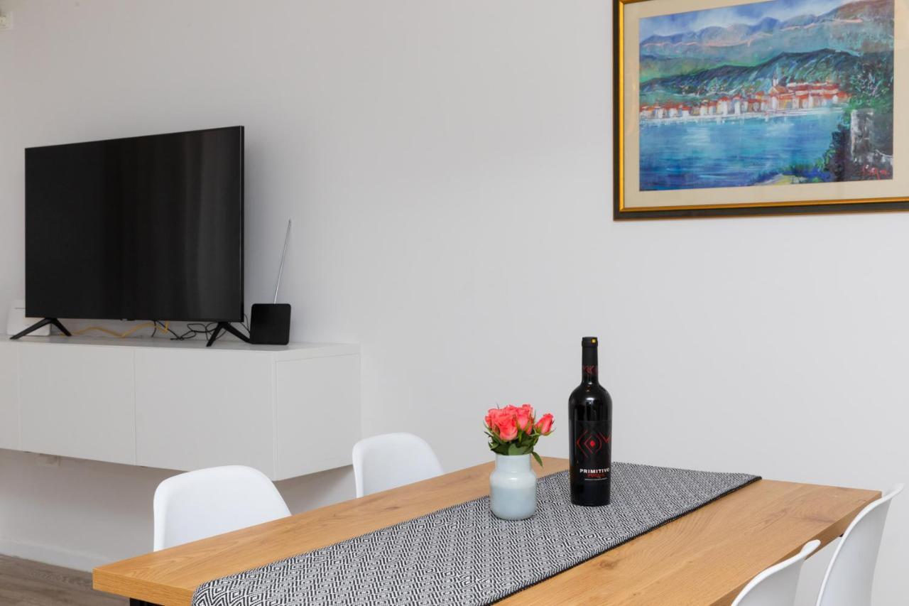 Two Flowers Luxury Apartment Supetar Ngoại thất bức ảnh