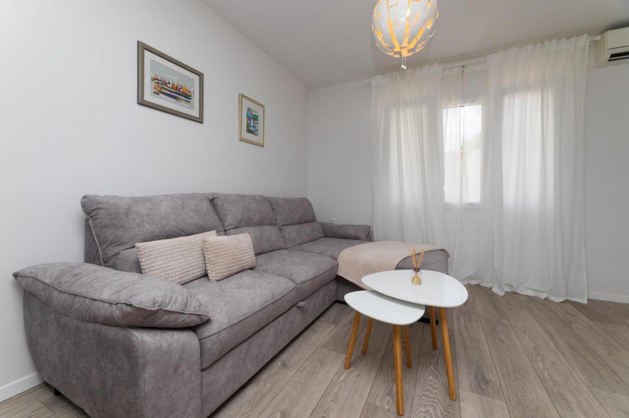 Two Flowers Luxury Apartment Supetar Ngoại thất bức ảnh