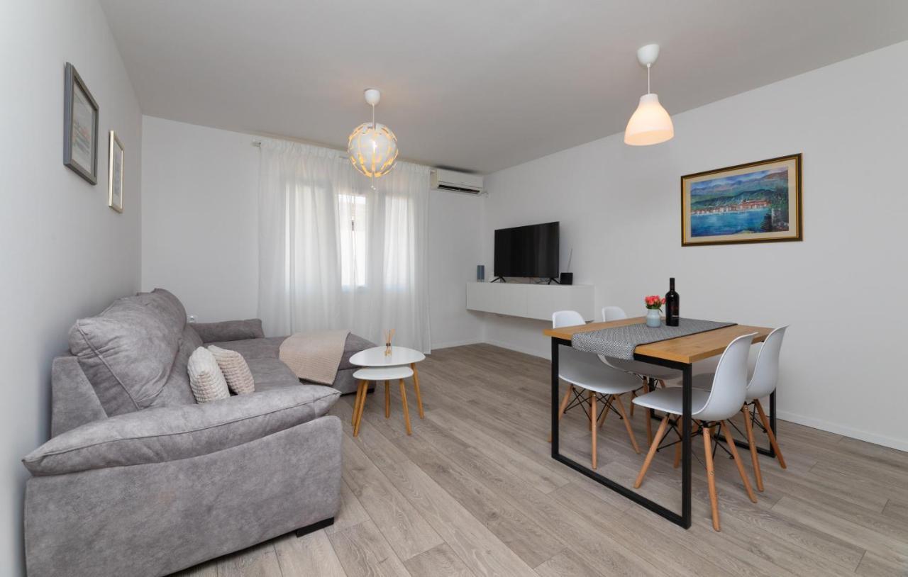 Two Flowers Luxury Apartment Supetar Ngoại thất bức ảnh