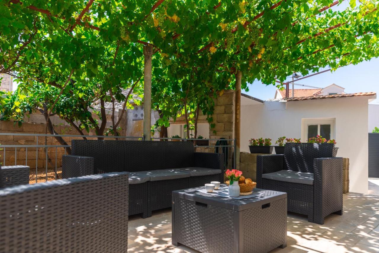 Two Flowers Luxury Apartment Supetar Ngoại thất bức ảnh