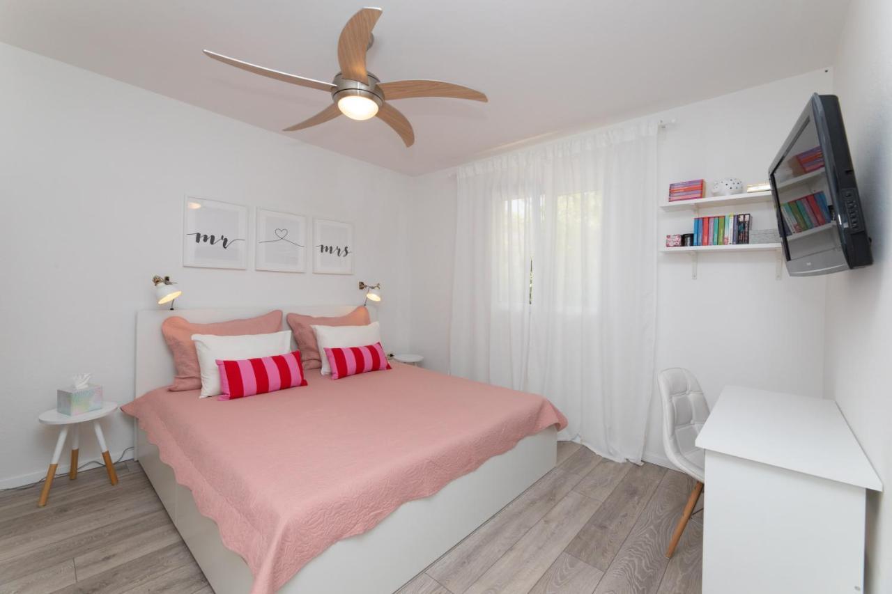 Two Flowers Luxury Apartment Supetar Ngoại thất bức ảnh