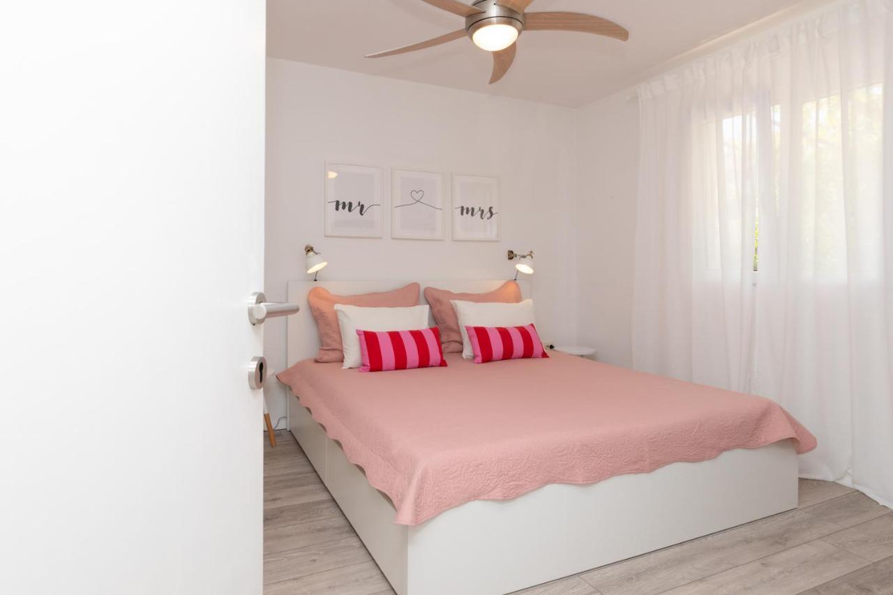 Two Flowers Luxury Apartment Supetar Ngoại thất bức ảnh
